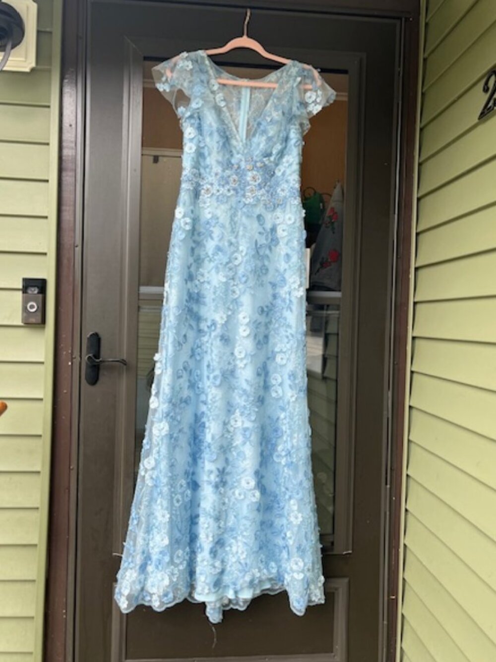 NWT Mac Duggal Size 6 Blue Embroidered Applique Wrap Over Flutter Sleeve Gown - Picture 3 of 6